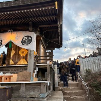 女体山の山頂。混雑してるのでUターン