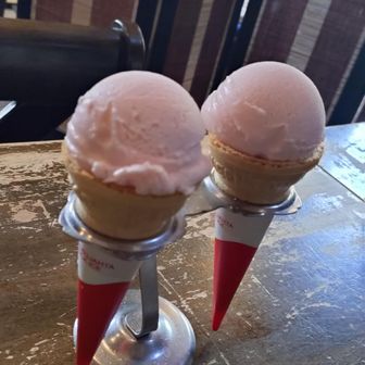 デザートに桜アイスを