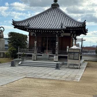 泰山寺に到着です。

大師堂です。