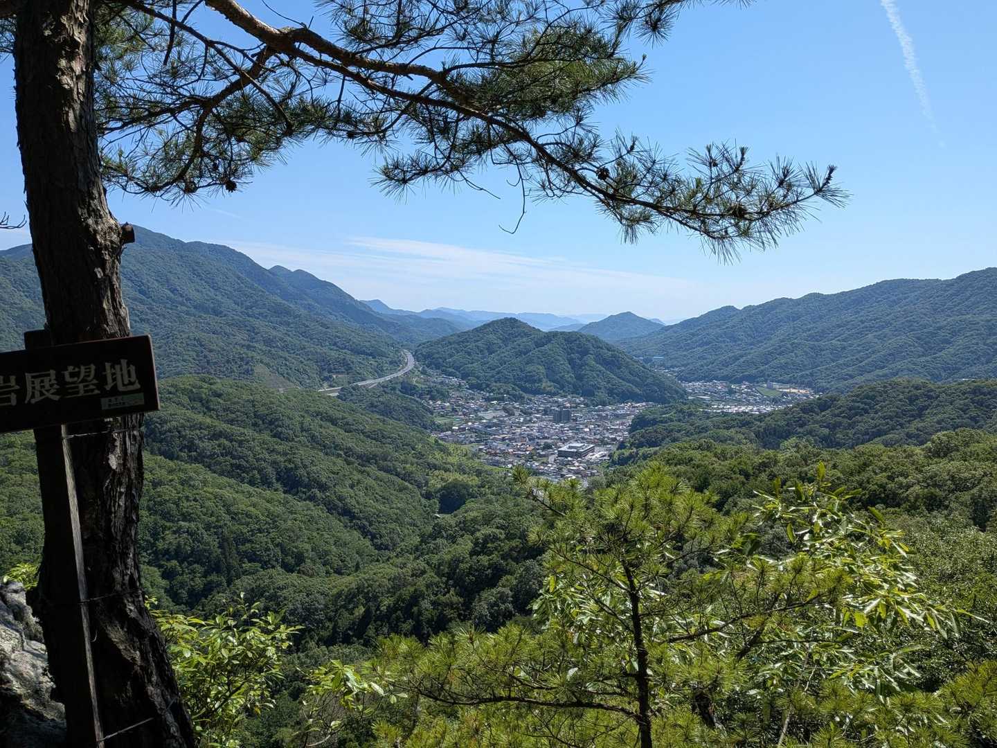 遠くに広島湾