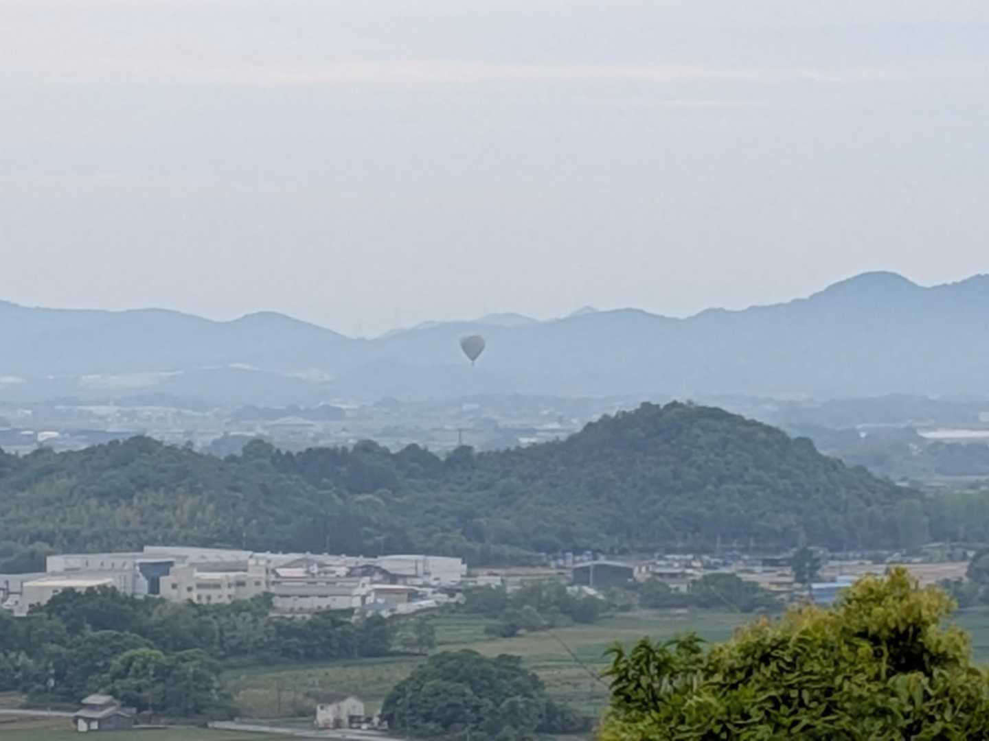 気球が２機飛んでました。
