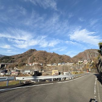 左から稚児落とし（かくれてますが）右、岩殿山