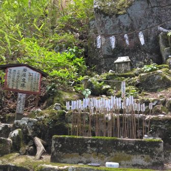 岩屋文殊
楠木正成が、戦いの知略を授かるために信仰していた