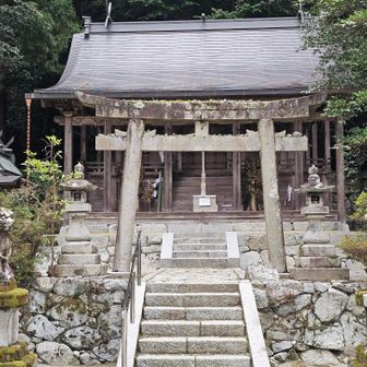 高天彦神社まで降りてきました。お参りします。