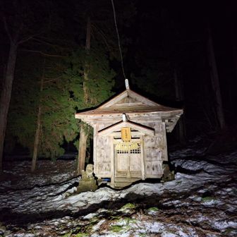ザクザク雪の鳥坂神社