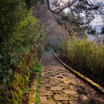 石畳の道もあり