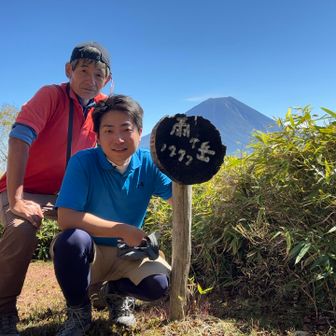 日曜ですがだーれもいません。セルフで撮りました。