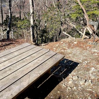 展望台
先に進む階段を少し上がると…