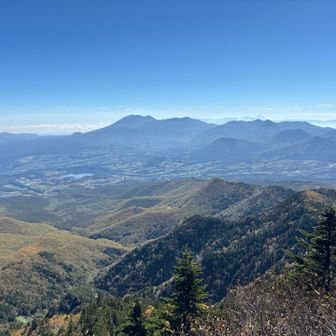 浅間山の奥に富士山