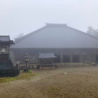 お詣りして線香を立てました。