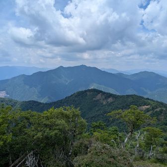 雲早山山頂より。