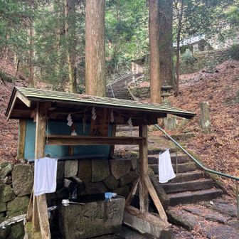 水場　手を清めて本殿へ