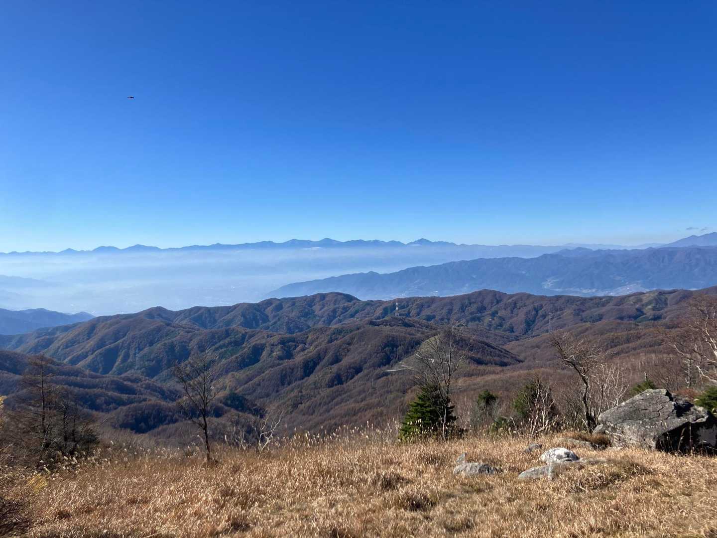 小屋平バス停-石丸峠-天狗棚山-小金沢山-牛奥ノ雁ヶ腹摺山 縦走コースの写真
