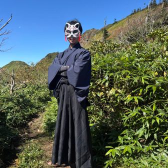 ずっと誰にも会わないなぁと歩いていたら、武尊牧場への分岐のところで、金剛山レポでお見かけしたことがあるヤマッパー「浴衣山人にしやん🦊」さんにお会いする
いとも涼しげに着物＆下駄を履いていらっしゃいました👏
あまりにカッコ良かったので撮影させていただきました🙏