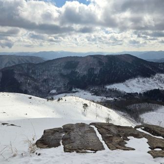 岩場から見た眺望♪
夏に登ったときにも、ココで写真を撮っていた😁