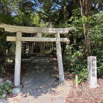 沿道には御嶽神社も。天円山の登山口でもある