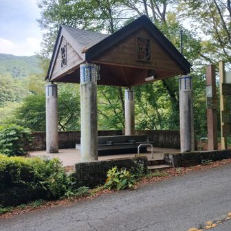 登山口近くのあずまや。

ここで休憩し、体操などの準備をしっかりする。