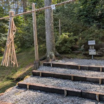 守屋山諏訪社の小さな御柱✨️🫰
