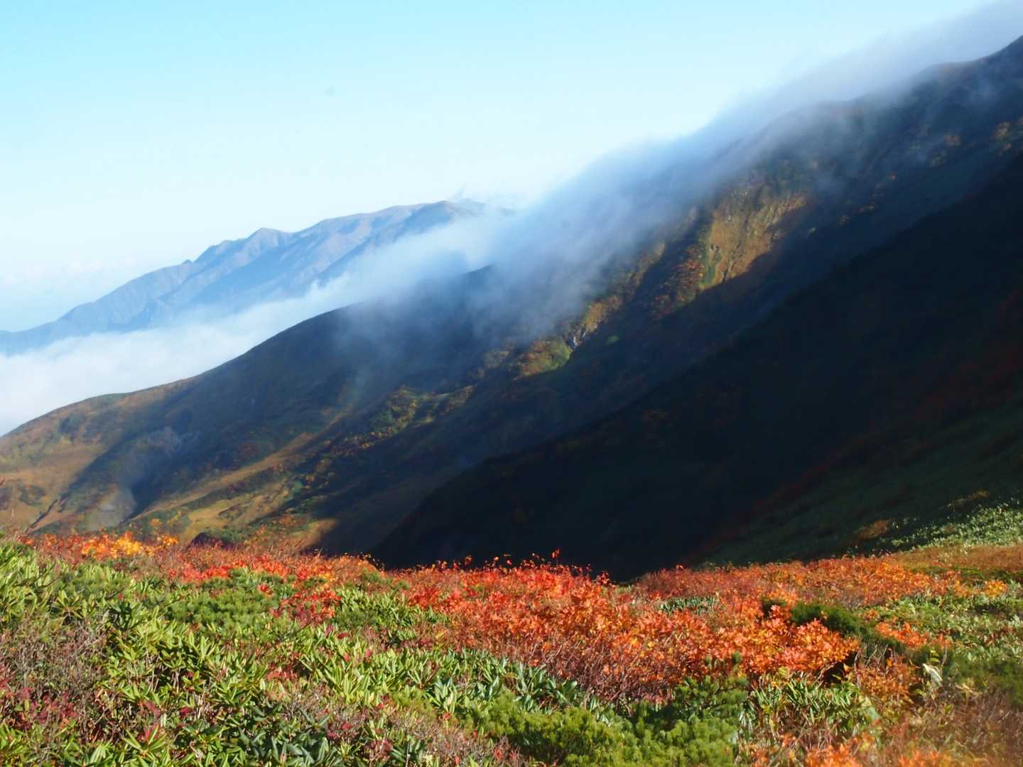 白毛門登山口-松ノ木沢ノ頭-白毛門-笠ヶ岳-大烏帽子-朝日 縦走コースの写真