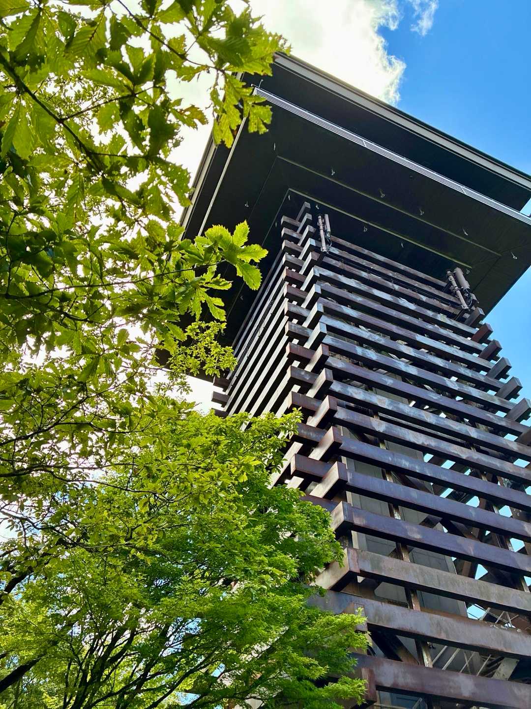 下から見上げたごまさんスカイタワー🗼