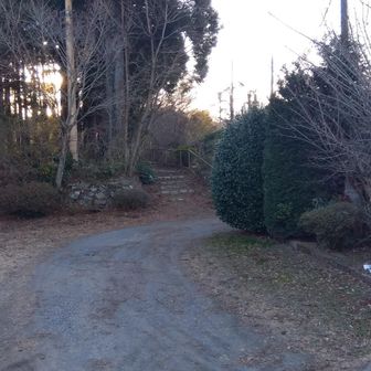 キャンプ場を突っ切って先へ