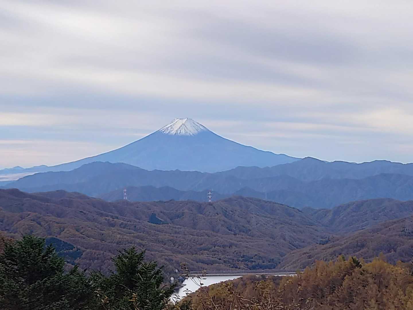 今日もどんより天気だけど、富士チャン