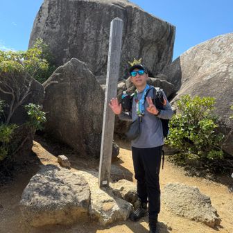弥山山頂
なっちゃんさんが頭につけるやつ持ってきてきれた