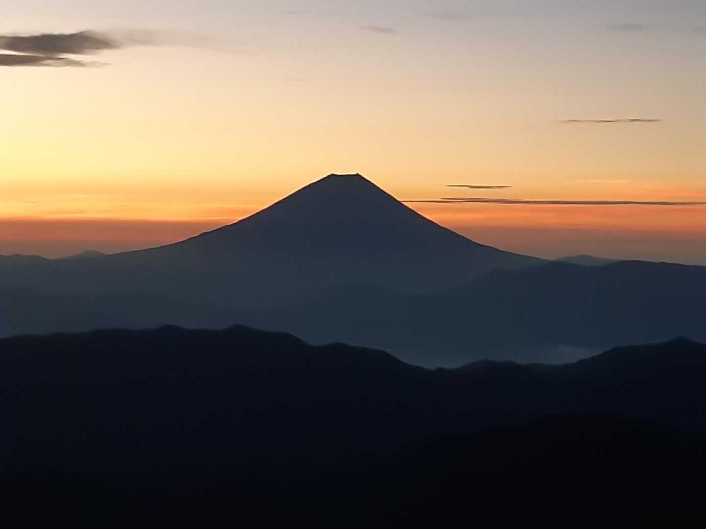 夜明け前の富士山。今日は期待できそう☀️