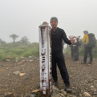 去年は悪天候で断念した朝日岳で