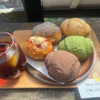高見石小屋名物の揚げパン
きなこ、ココア、抹茶、チーズ、黒ゴマの５種類