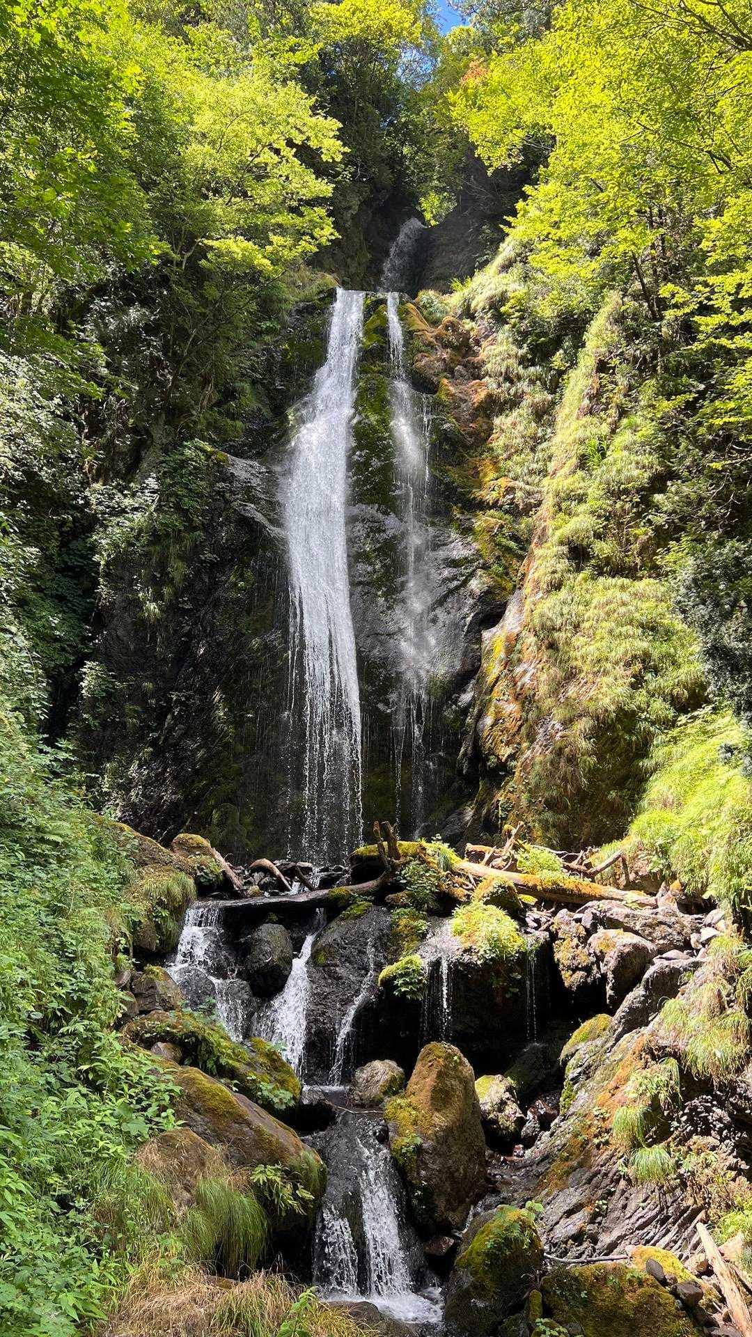 【抱返り渓谷】澄みわたる青さに息を呑む絶景｜秋田・仙北の写真
