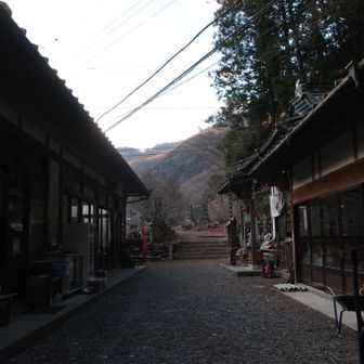 敬慎院まで4つの宿坊あり