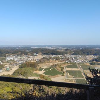 少し登ると展望が広がる。今日は富士山見えませんでした