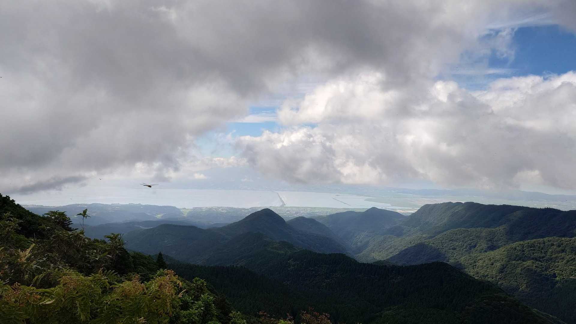 座禅岩のひとつ手前の眺望の良いところから諫早湾