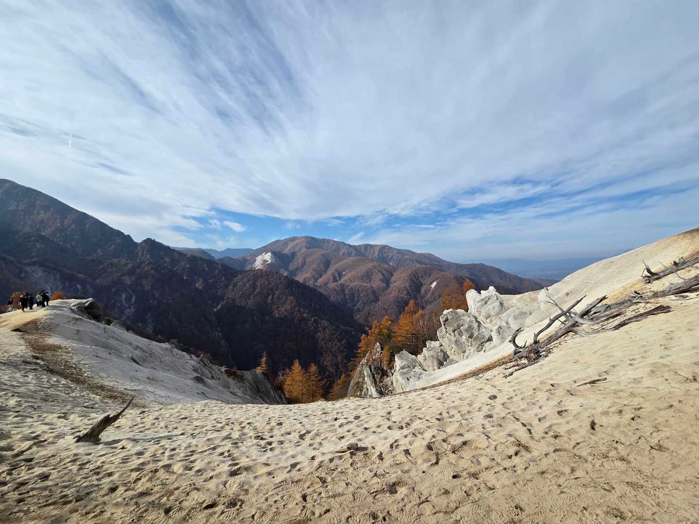 日向山 | 白亜に輝く天空のビーチから、南アルプス・富士山・八ヶ岳を一望の写真