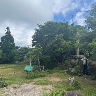 山頂広場｡今日は少し曇っていて，久住連山や鶴見岳などは見えなかった💦