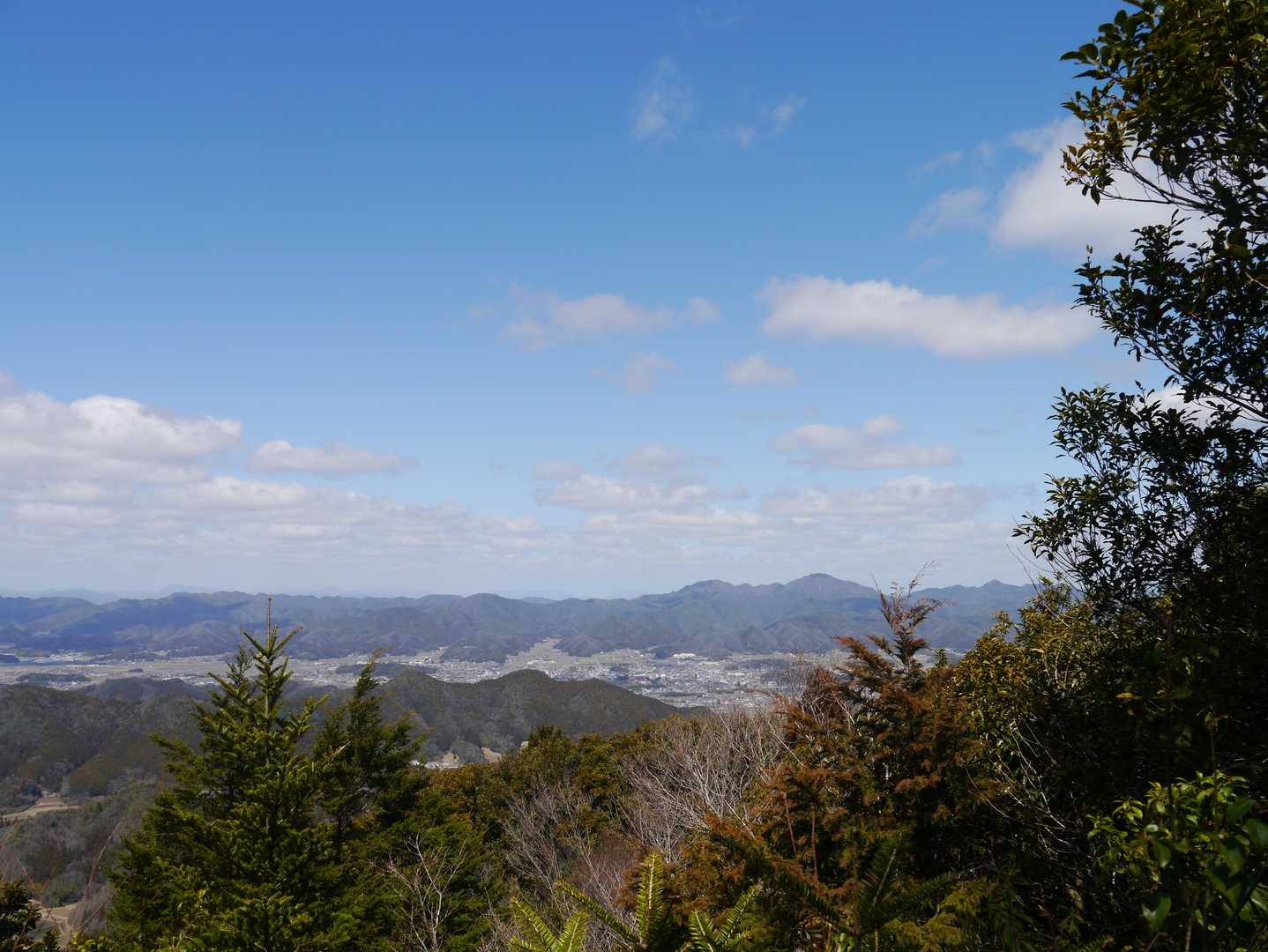 山頂からの山々