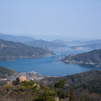 左が東能美島です