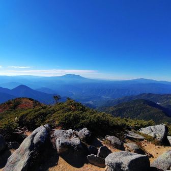 御嶽山と乗鞍岳　赤林山も綺麗ですね～😃