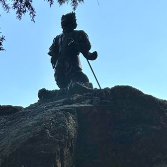 天狗の像👺
前回もだけど、逆光でよく見えない😅