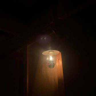 お部屋はランプの灯り