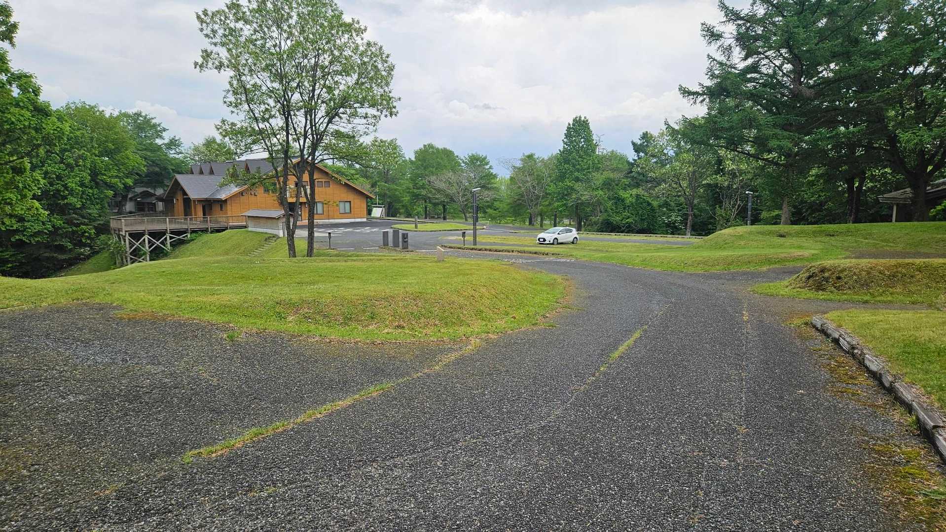 愛車一人で待ってたね。此れからまた3時間半宜しくですよ～❗
残り20座程(YAMAPは20、私の帳面は21何故⁉️)
今回みたいな厳しい山は残って無いが隠岐島の大満寺山が遠いよな～❗😀
