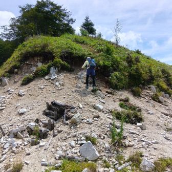 高嶺の西側の登り口もかなり崩落しています⚠️