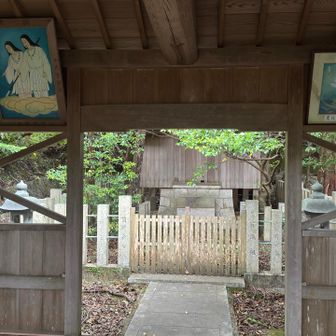 神社の本殿。
参拝して宿に戻ります。