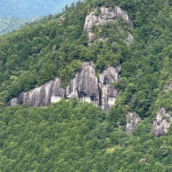 東展望岩は真正面