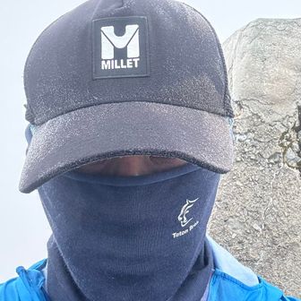 メットも被っていたのに帽子も砂まみれ

今更ながら顔を保護

持って来ていて良かった