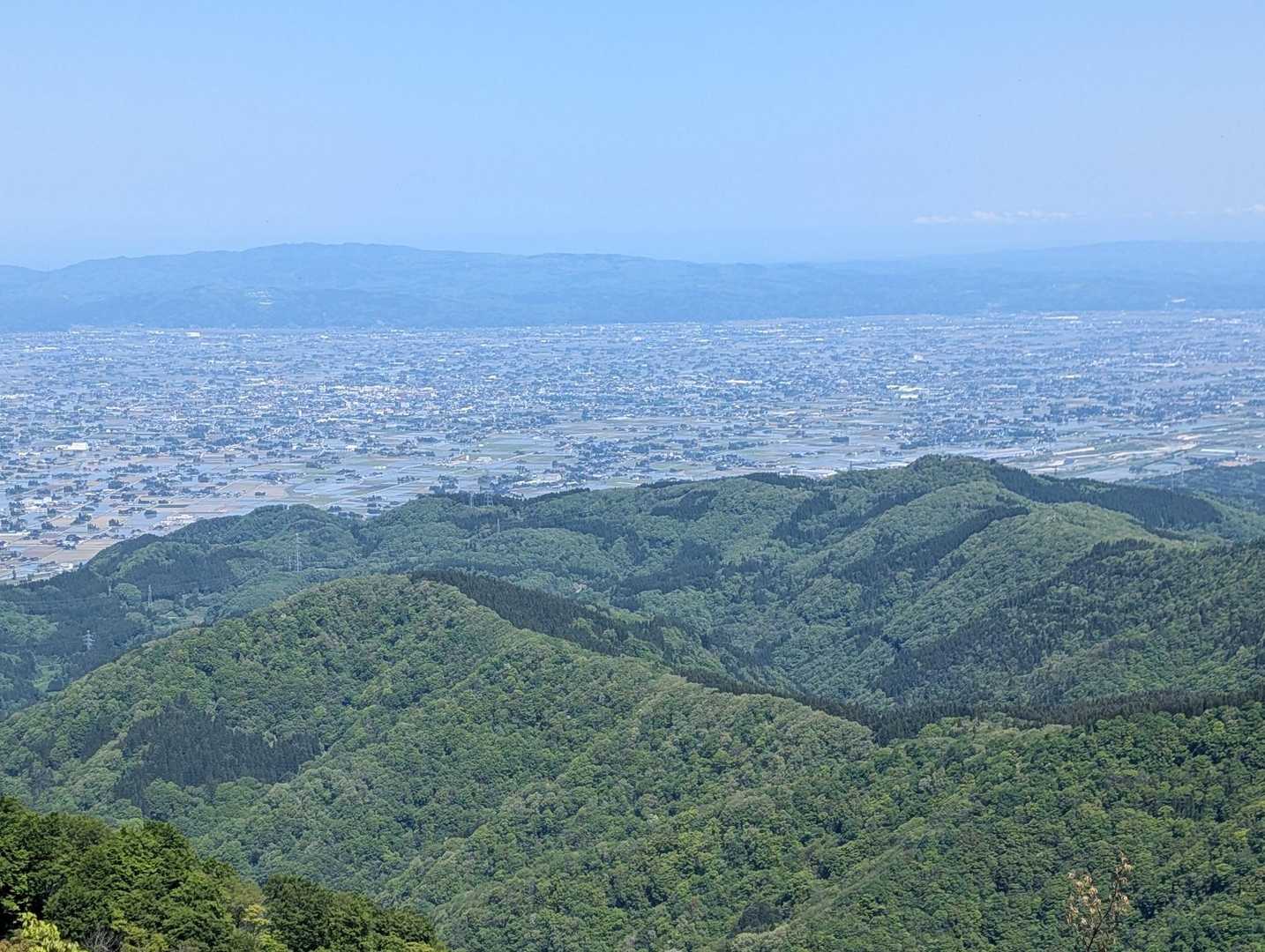 砺波平野を見下ろす。