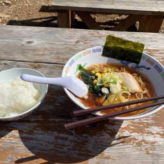行者小屋に降りてきてランチ🍜
今日はここでテン泊予定だったのですが、日が変わってから雨予報なので、小屋泊にさせてもらいました🛖