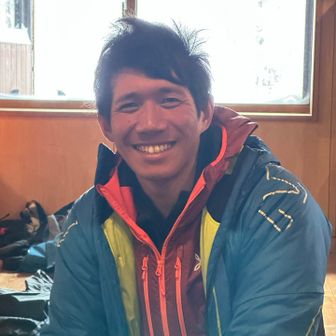 雪上訓練の講師に来ていた友人に会う。
相変わらず素敵な笑顔だねー😀