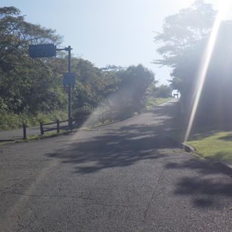 駐車場から展望所へ